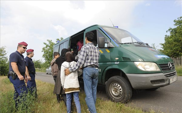 Illegális bevándorlás - segítség az elesetteknek jár