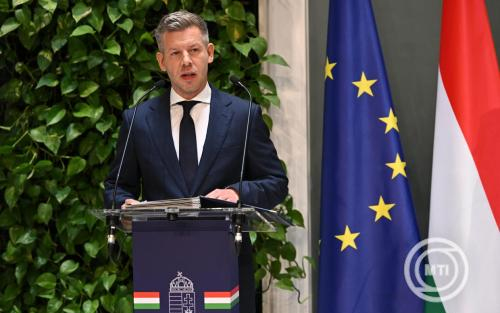Magyar Péter: Orbán Viktor túszul ejtette a Fideszt