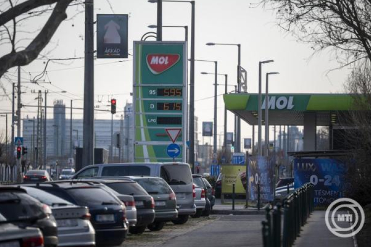 Uniós szóvivő: jelenleg nincs üzemanyaghiány az Európai Unióban